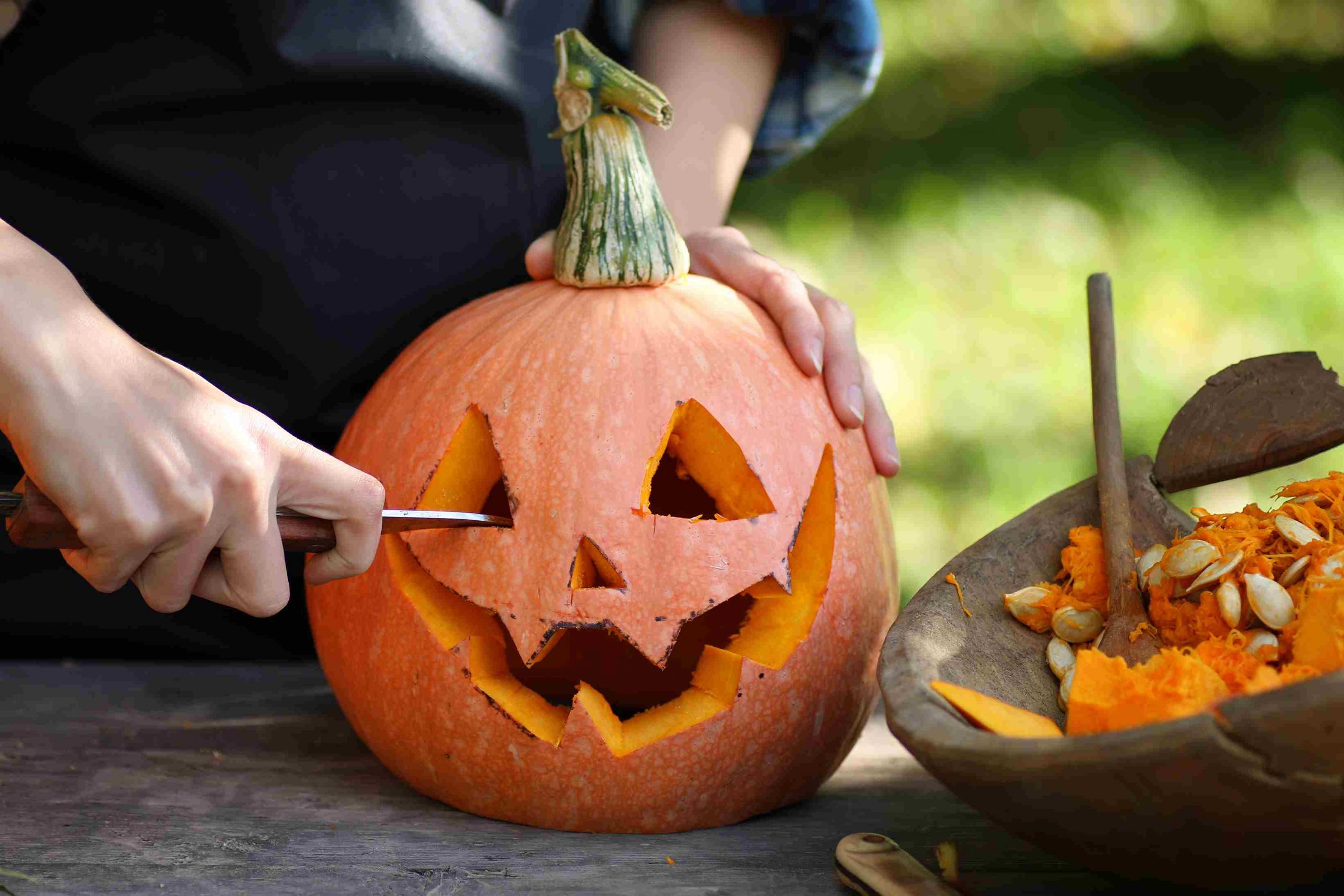 Oct 26 Halloween Pumpkin Carving Youth Assisting Youth